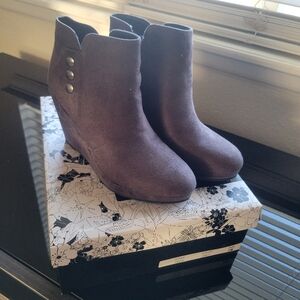 Chinese Laundry Grey Ankle Boots